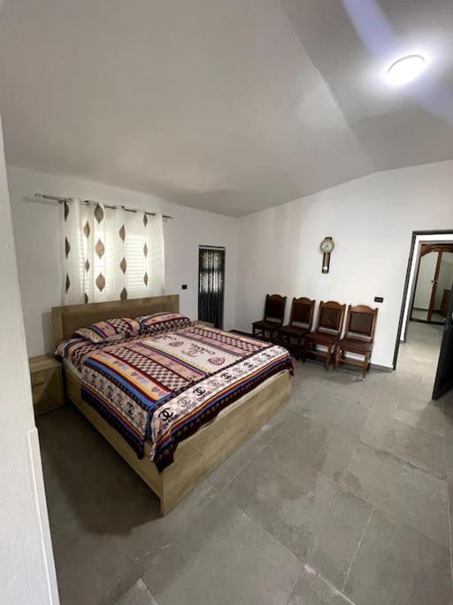 Cozy 5-bed With Balcony Velipojë