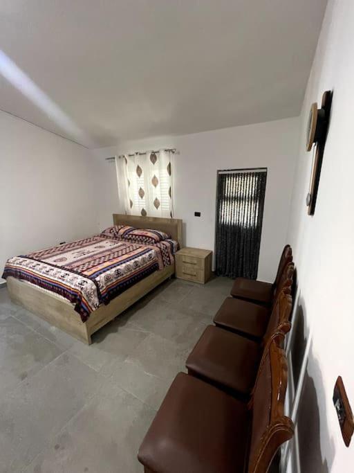 Hébergement de vacances Cozy 5-bed With Balcony Velipojë